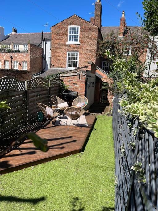 فيلا 18Th Century Townhouse In Chester City Centre المظهر الخارجي الصورة