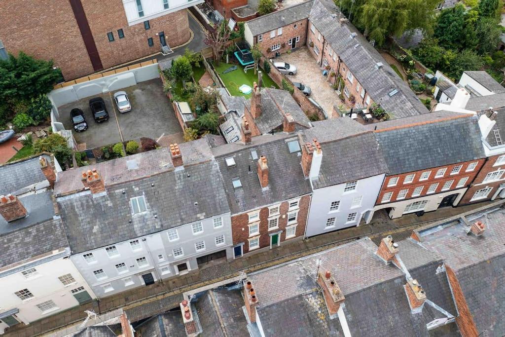 فيلا 18Th Century Townhouse In Chester City Centre المظهر الخارجي الصورة